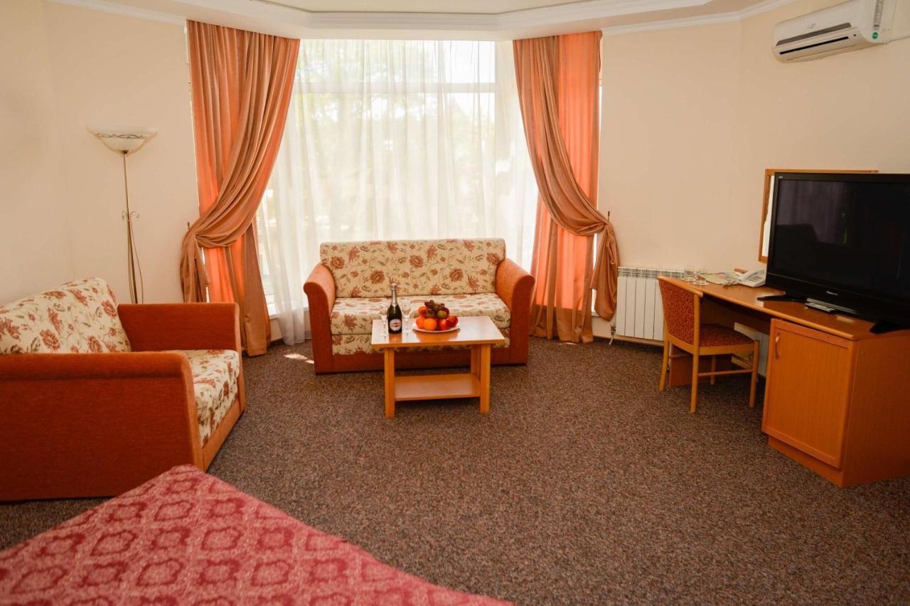 Заміський Комплекс "Пуща Лісна" Hotel Moschun Eksteriør billede